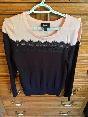 Colorblock Lace-Trim Pullover Sweater in Pink & Black